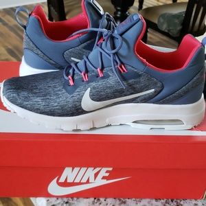 NIB Nike Air Max Motion Racer Shoes womens